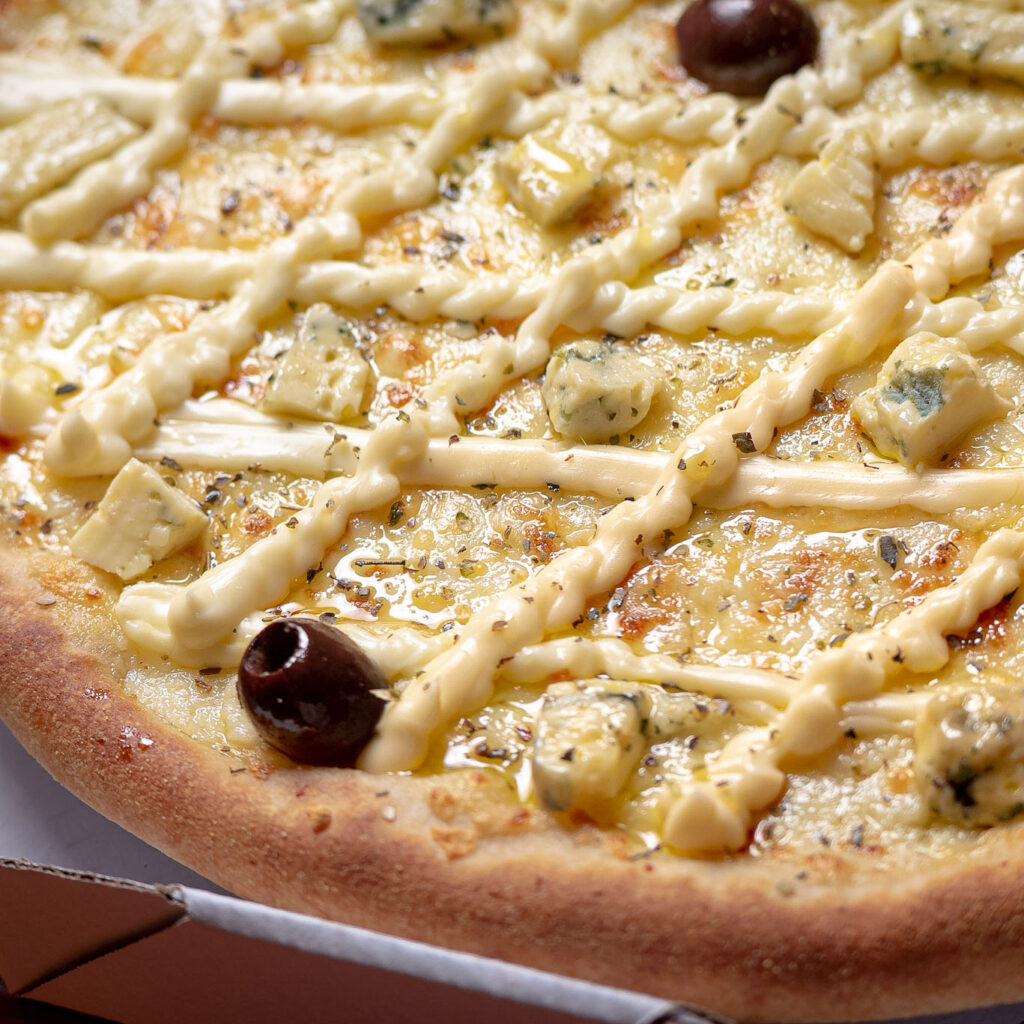 Pizza Cinco Queijos - Rocha Fatias
